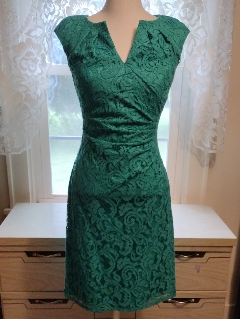 Saks Fifth Avenue Emerald Green Lace V-Neck Midi Dress Size 2